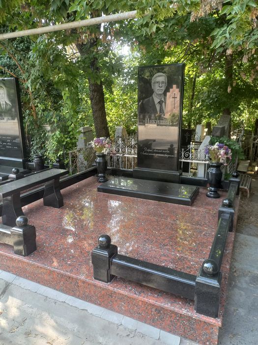 Памятники. Ёдгорликлар