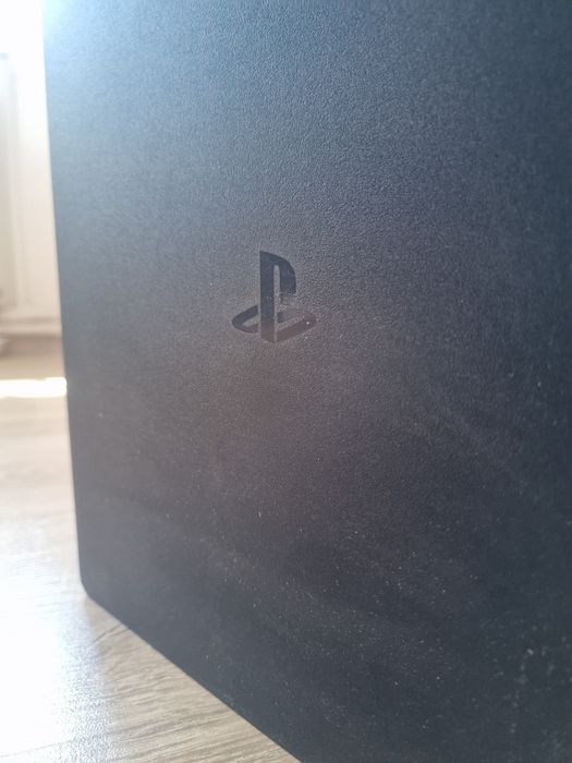 Vand/schimb playstation4 slim 1tb modabilă