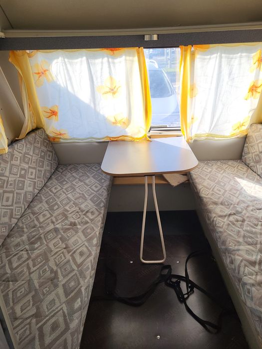Rulota Beyerland vitesse 3,80/2. Telescoape și aer condiționat.