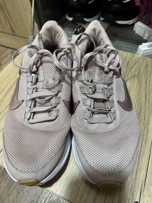 кроссовки по хорошей цене