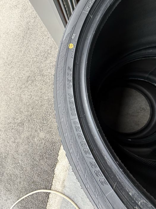 Чисто нови гуми YOKOHAMA Sport Paket – 21 цола (10/25 DOT)