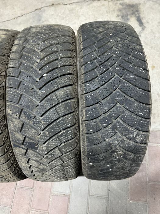 Продам шины 15 размер зима липучка