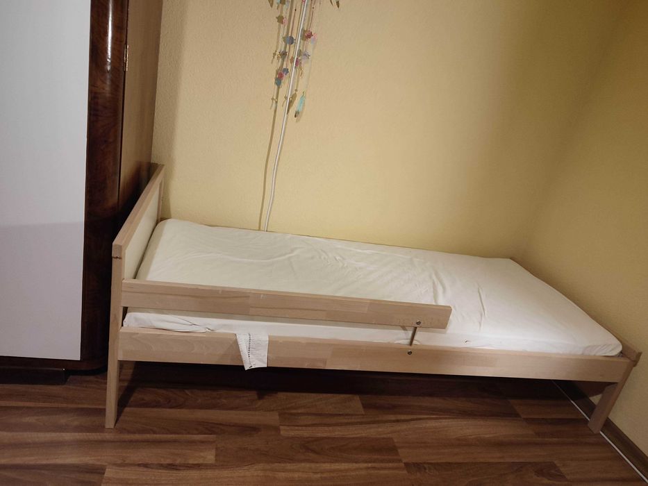 Продавам детско легло SNIGLAR с матрак