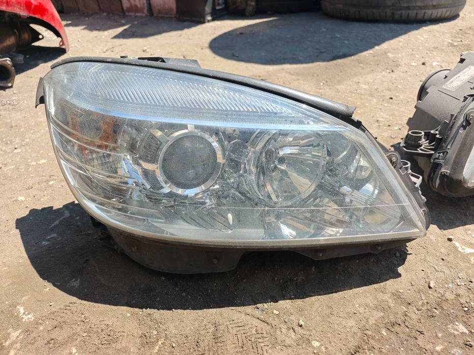 Фар фарове ляв десен Mercedes W204 C class