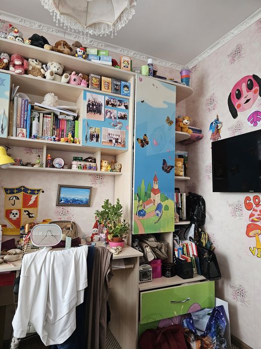 Отдам шкаф в комнату для девочки