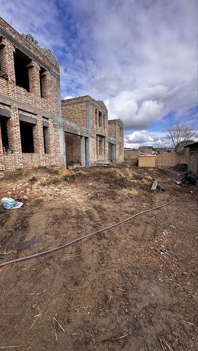 Uy korobka holayida Nazarbek Turkistonda