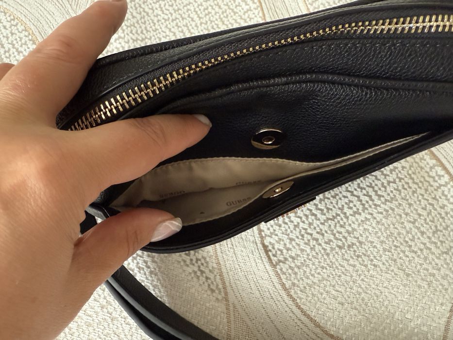 Дасмка чанта Guess