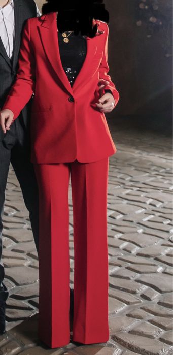 Продам красный костюм двойку ZARA