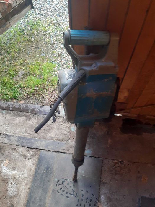 Продам отбойный молоток ИЭ4212