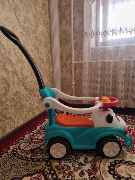 Detski moshina sotiladi