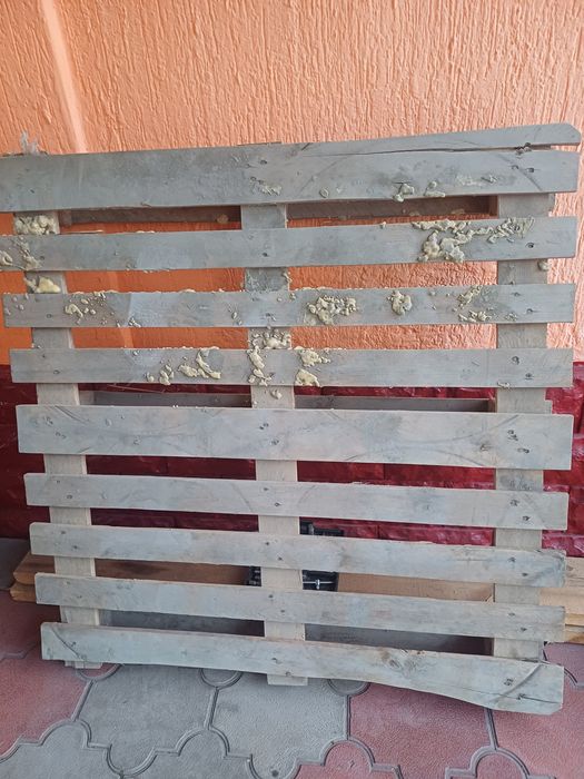 Поддоны ,палеты  осталось 8 штук