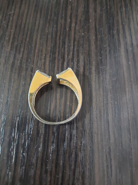 Продается кольцо женское