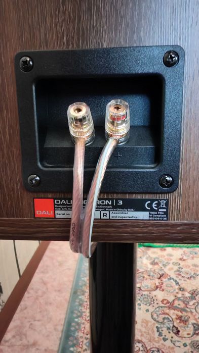 Акустика Dali oberon 3 со стойками Dali Connect E-601 (комплект)