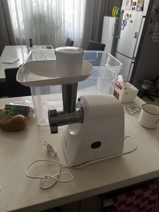 Мясорубка Bosch MFW2520, мощностью 1500W Б/У