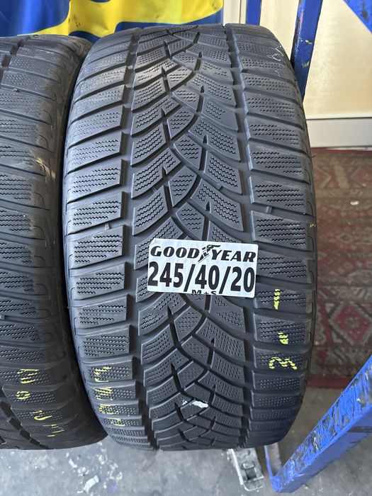 245/40/20 Good Year M+S