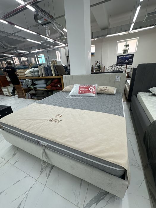 Кровать с матрасом новые