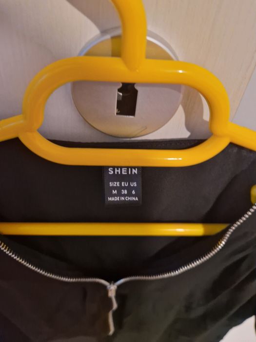 Tricou negru cu fermoar