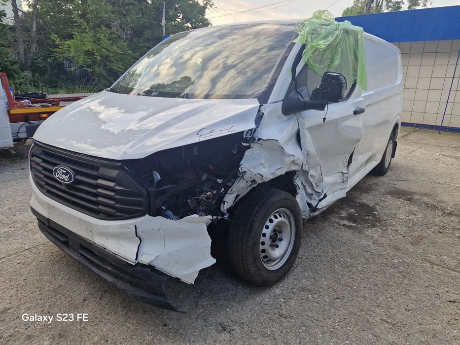 Ford Transit Custom 2025 Avariat