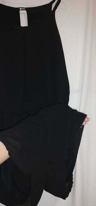 Черна рокля и черен гащеризон