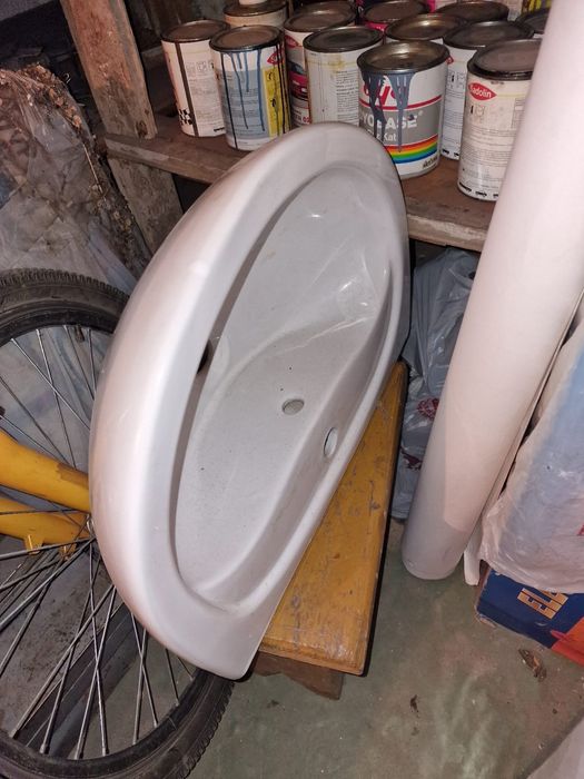 Продам керамическую раковину