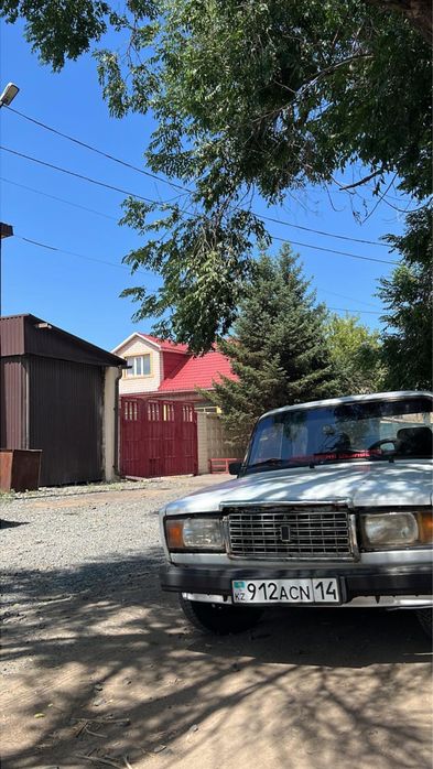 Жигули ваз 2107.