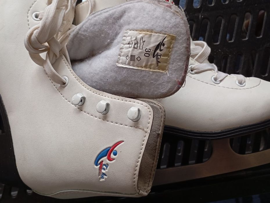 Продам коньки новые