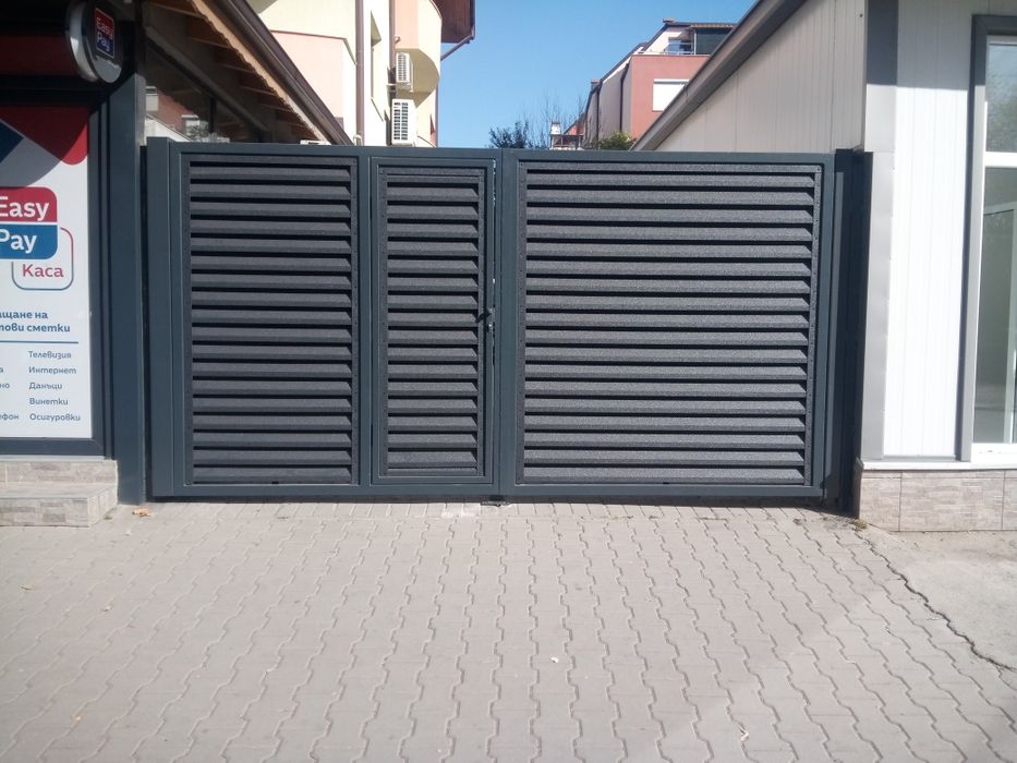 Изработка и монтаж на ламелни врати и огради.