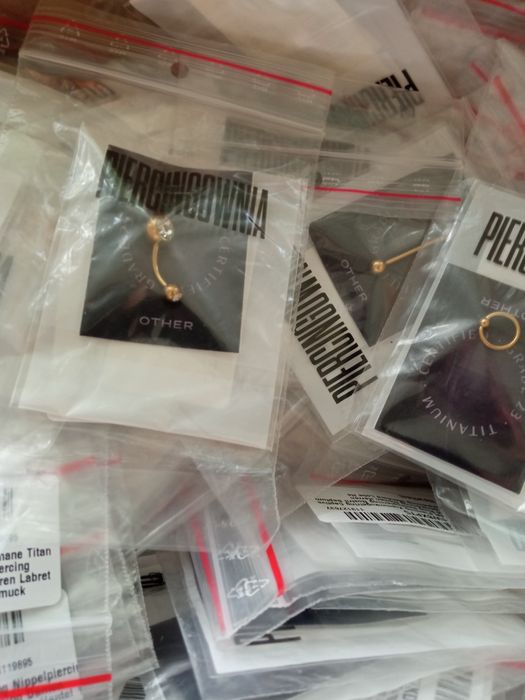 260 броя . Титаниев пиърсинг , обеци , пиърсинг за нос, ухо , устна