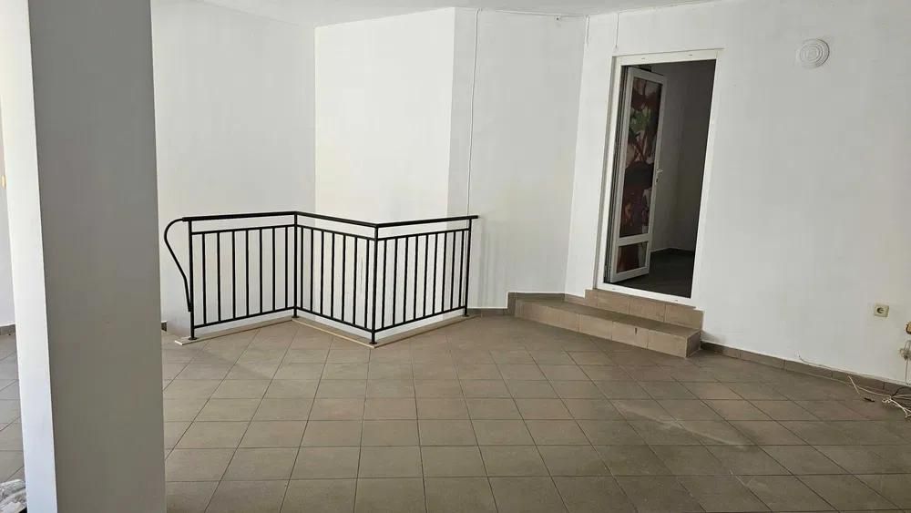 Офис, под наем, Зимно кино Тракия