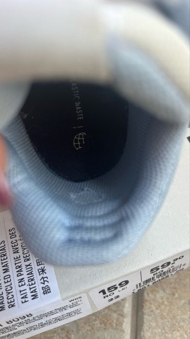 Маратонки Adidas и Nike размер 22