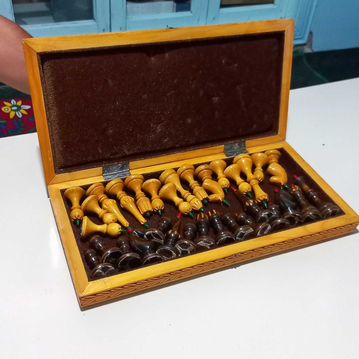 Shaxmat. Qo‘l mehnati yog‘ochdan yasalgan