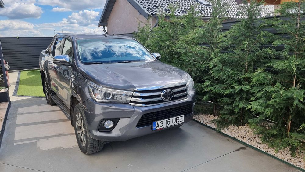 Toyota Hilux Double Cab 2.4D 6AT Invincible