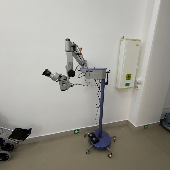 Операционный микроскоп