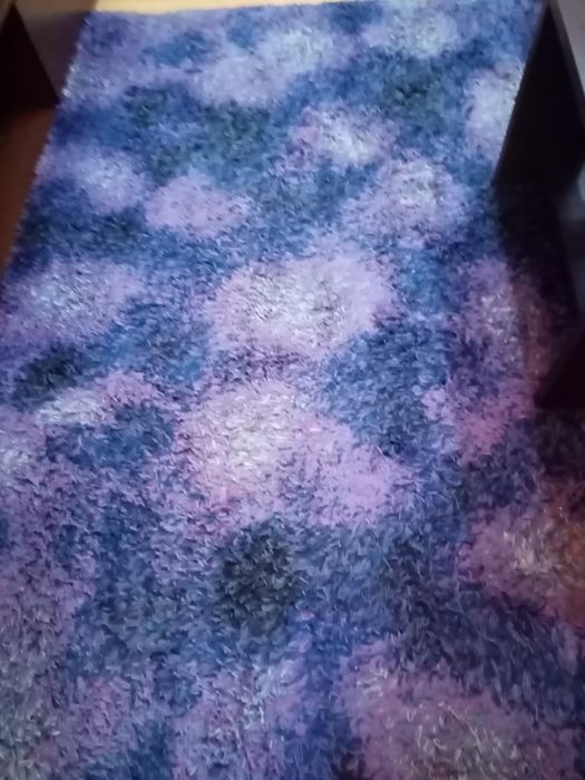 Covor de la Ikea, culoare mov cu lila.