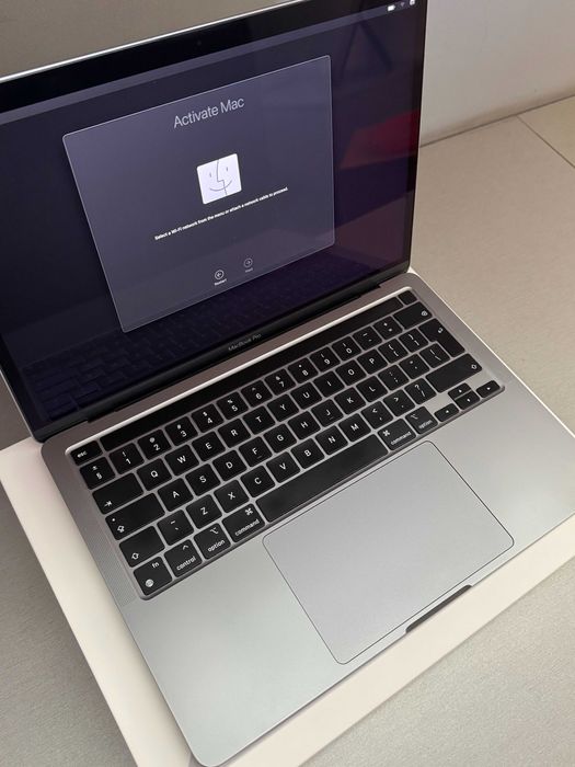 MacBook Pro M1 – 8GB RAM, 256GB SSD - Sanatatea bateriei: 94%