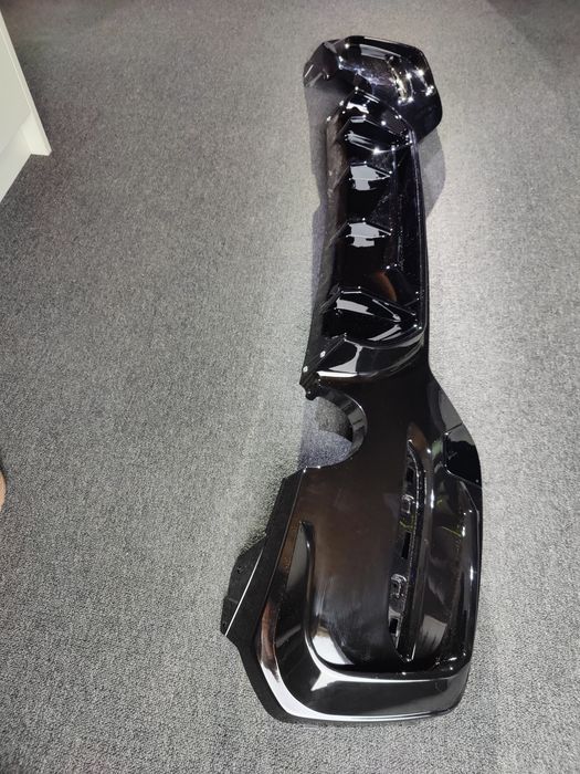 Difuzor Bara Spate Evacuare Dubla Negru Lucios BMW Seria 1 F20 F21 LCI