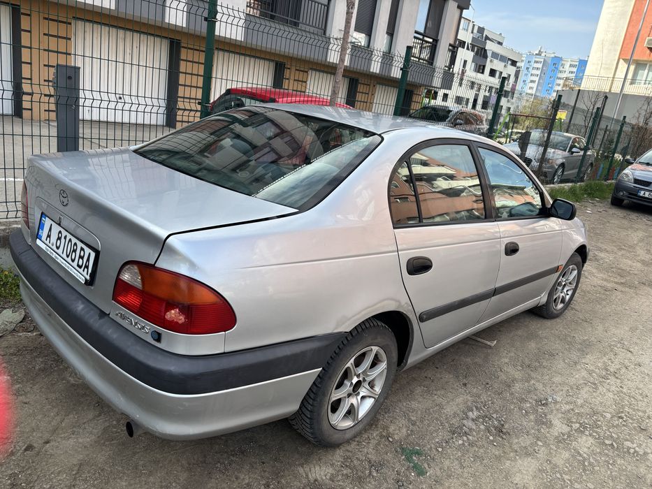Тойота Авенсис  1999г.