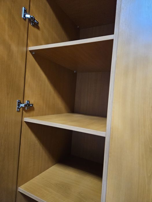 Vand mobila pt dormitor