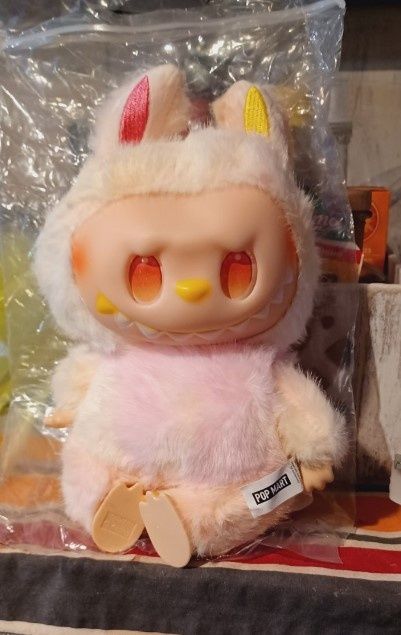 Играчка Лабубу (различни големини и цветове)