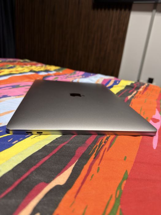 Macbook pro 16 Touchbar i9 32gb ram 1tb ssd radeon 4gb impecabil