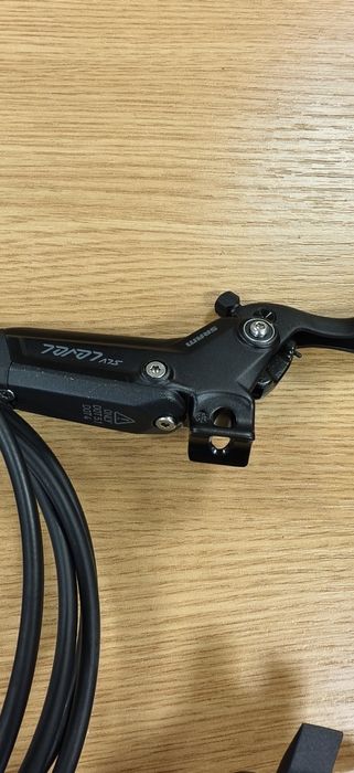 Комплект дискови спирачки SRAM Level Silver Stealth с 4 бутала