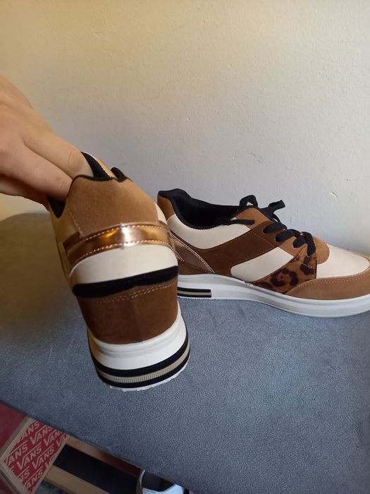 Маратонки в кафяво-бежовата гама