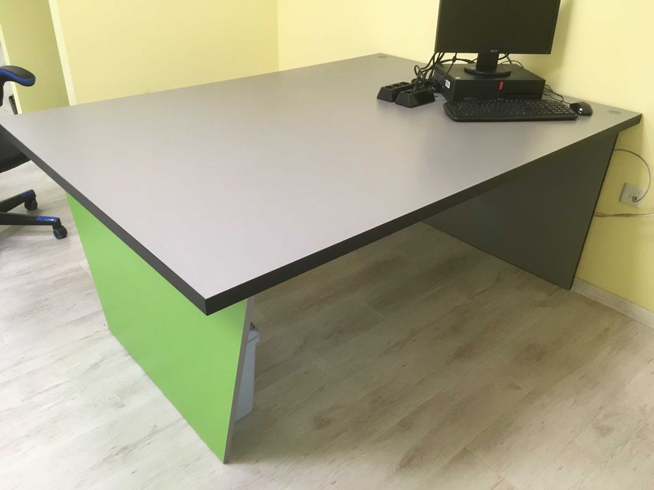 офис бюра различни размери 5 бр само две са ползвани