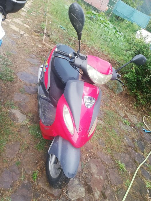 Продавам два броя скутера