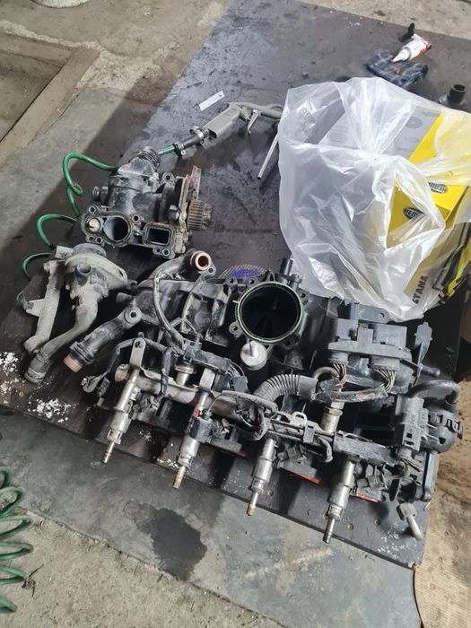 Двигатель на авто.