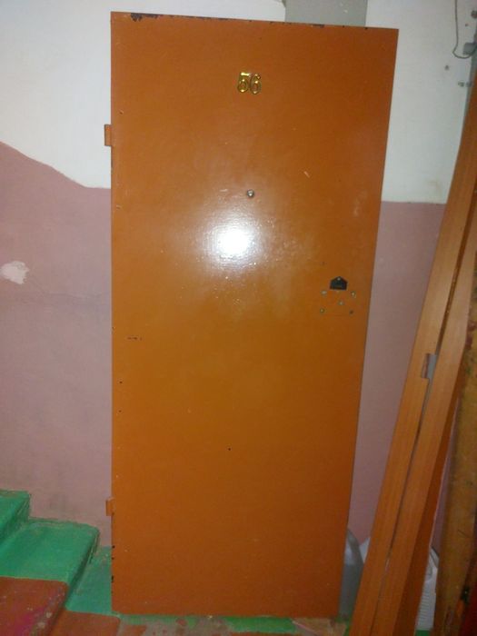 Продам железную дверь