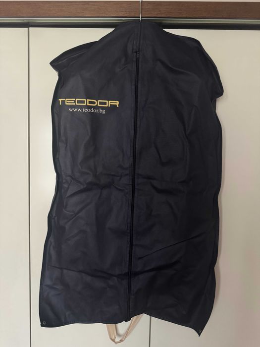 Официален черен мъжки костюм