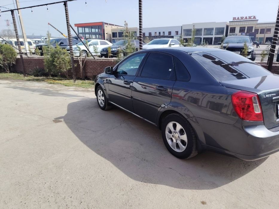 Jentra sotiladi zo’r mashina