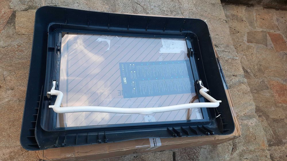 Вентилационен, покривен люк / капандура DOMETIC