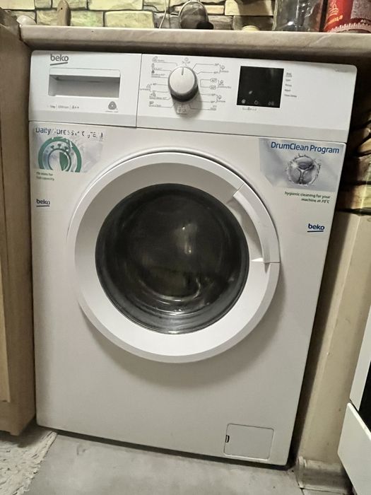 Продавам пералня Belo